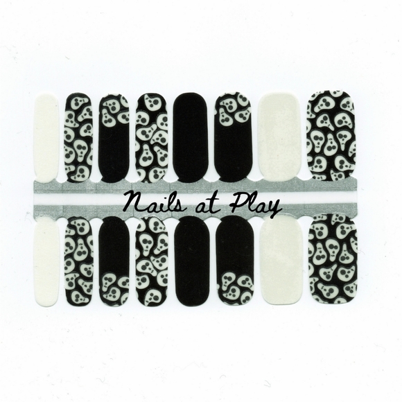 5 for $15 Nail Wraps- Glow n Dark Ghost Face - Picture 1 of 2